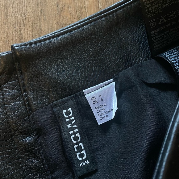 Black leather skirt - Picture 3 of 4